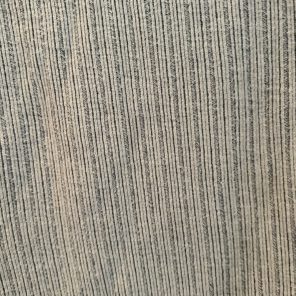 Gray Ribbed Thick V-Neck - Picture 2 of 6